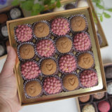 ask med 16 brigadeiros i två olika smaker